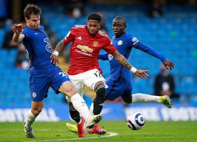 贡萨洛-加西亚打进世界波后，姆巴佩在看台上站起来为其鼓掌