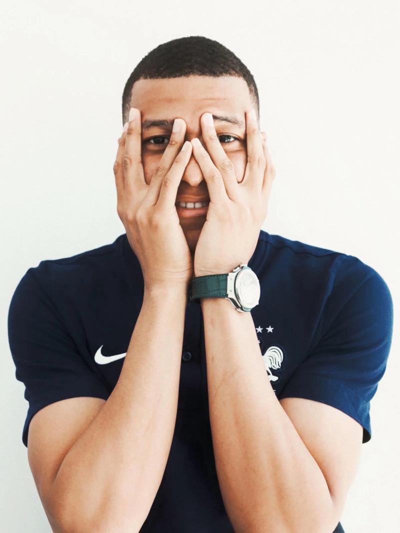 巴萨3-2皇马卫冕西超杯 拉菲尼亚双响