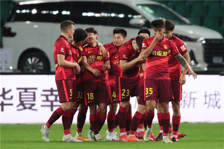 记者：曼联同意租借乌加特，但加拉塔萨雷想等欧战机会